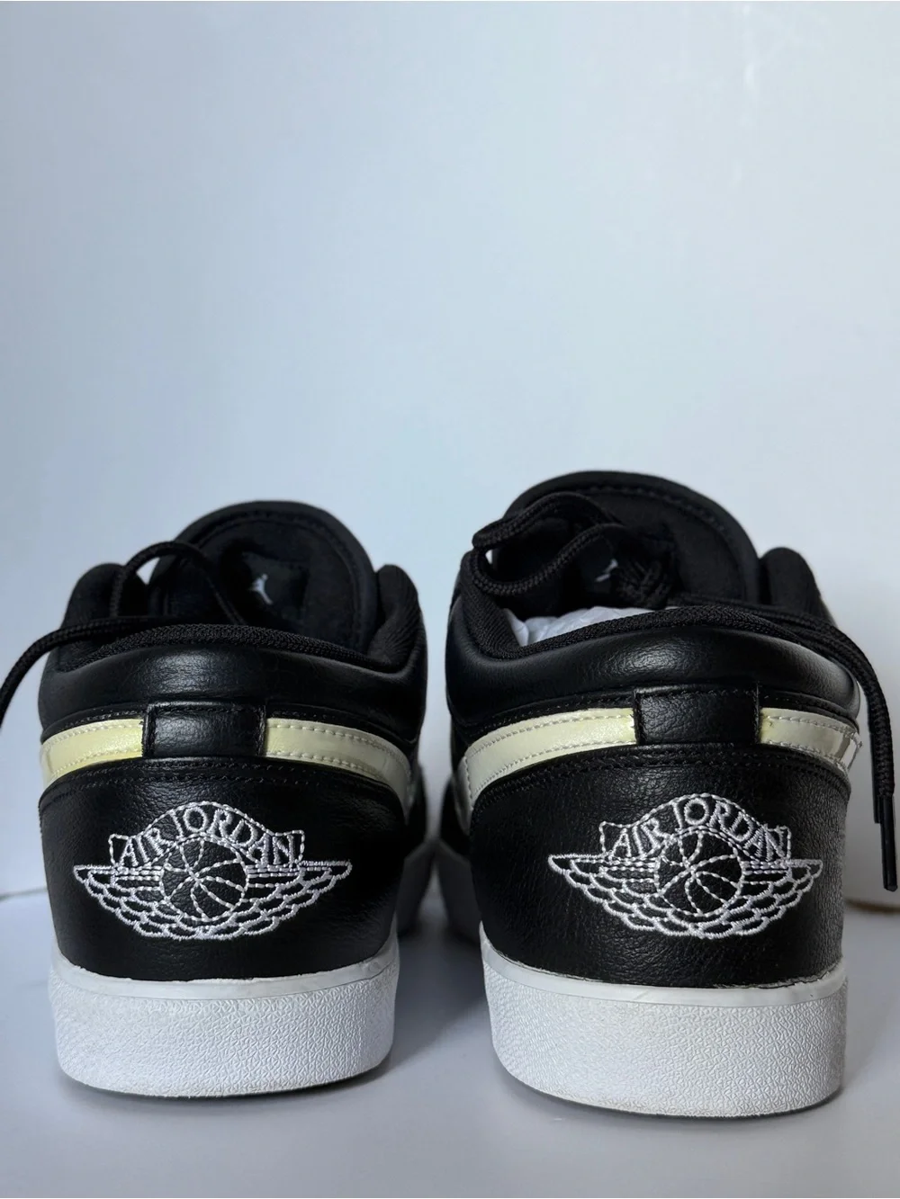 Air Jordan 1 V.2 Low Leather Black White Sneaker Men's Size 10.5 584794-010